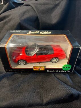 Maisto Special Edition Thunderbird Show Car - Red 1:25 Die Cast Metal